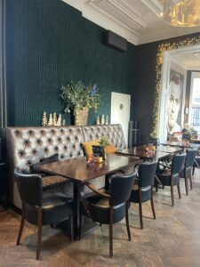 De eerste lunch van Global Sisters vond plaats op 11 januari 2026